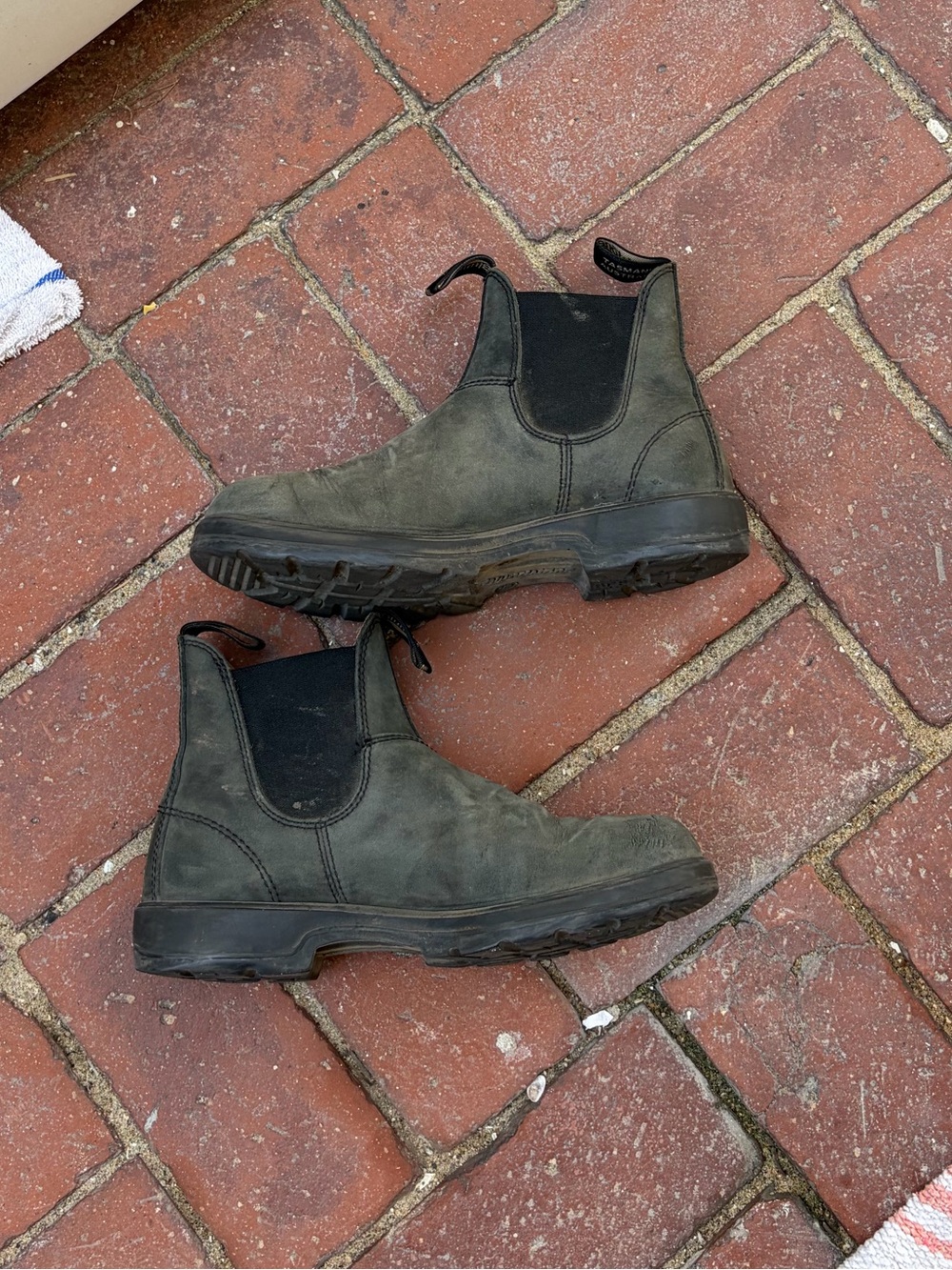 BLUNDSTONE BOOTS